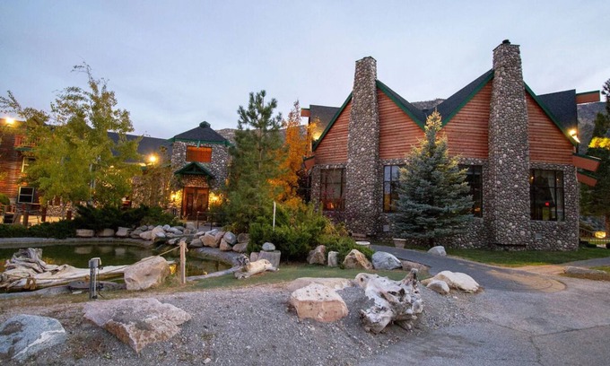 Mount Charleston Hotel | Relaxing Retreat w/Free Parking, Pet-Friendly & Year-Round Activities