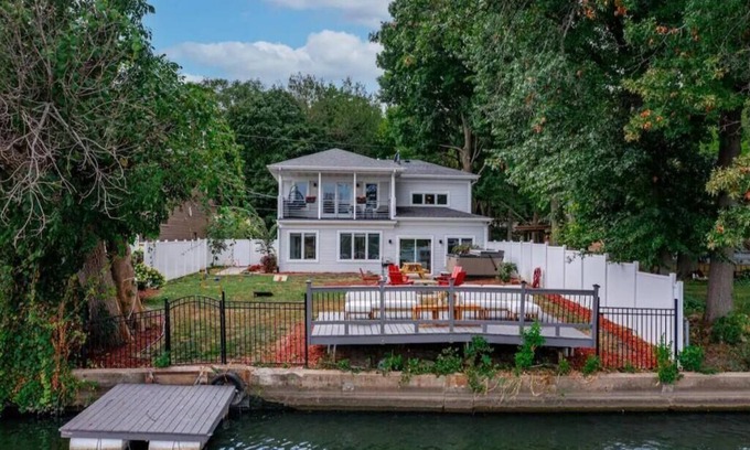 Loves Park House | Relaxing Riverside Stay w HotTub