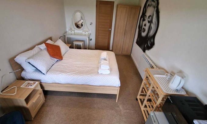 Morcott Apartment | Relaxing Room With Ensuite Rutland Point