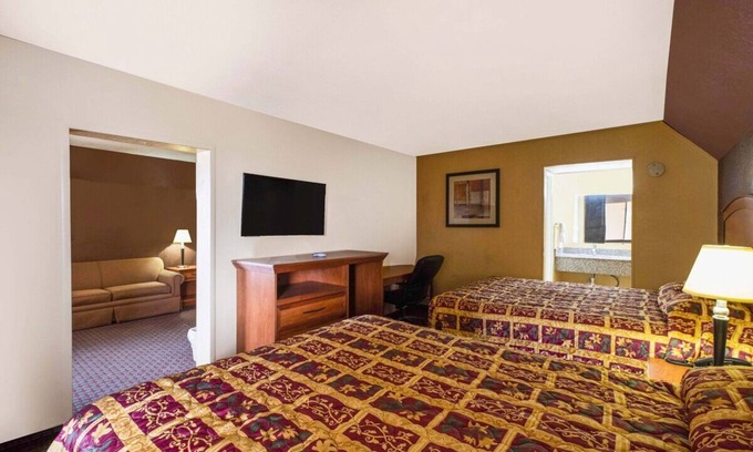 Odessa Hotel | Relaxing Stay with Kitchenette Near UTPB & Airport w/Parking Included