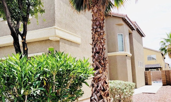 Whitney House | Relaxing Vegas Home Away From Strip