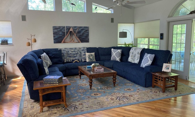 Dunnellon House | Relaxing, well-stocked riverfront home including kayaks for 10.