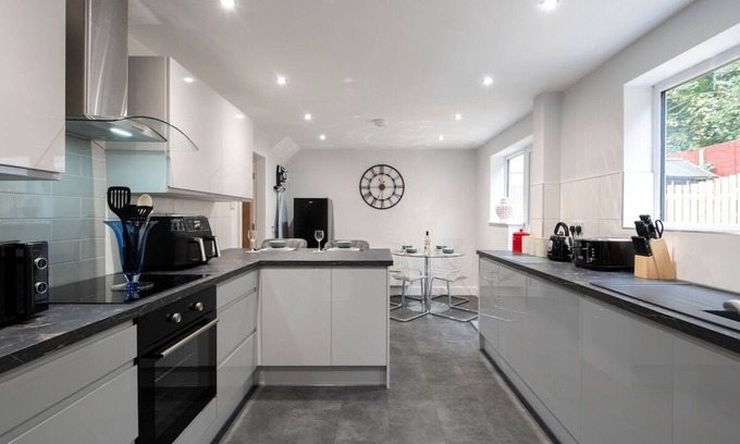 Scunthorpe Apartment | Relocation l Groups l Sleeps6