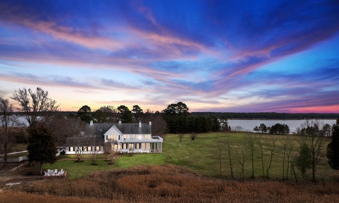 Cambridge Other | Remarkable waterfront property on 270 acres