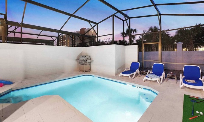 Florida Center House | Remi's Rainforest | I-Drive Villa w/Safari BR, Luxe Suites, Full Kitchen & Pool