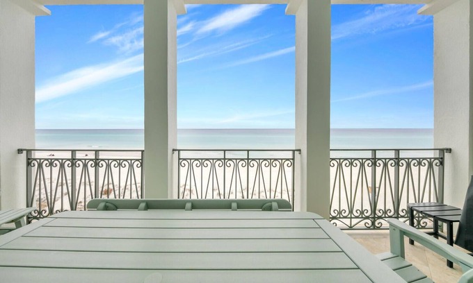 Delos House | Remodeled Beachfront😎Frangista's Best☀️Elevator🐬Heated Splash Pool😎Beach Serv