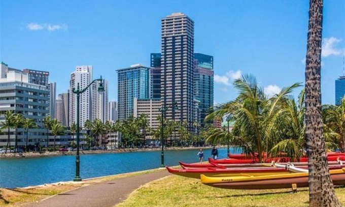 Waikiki Apartment | Remodeled High Floor Waikiki Studio