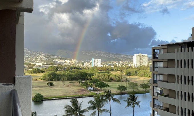 Diamond Head - Kapahulu - St. Louis Condo | Remodeled oasis in the heart of Waikiki! Min. from beach, shops, & restaurants!