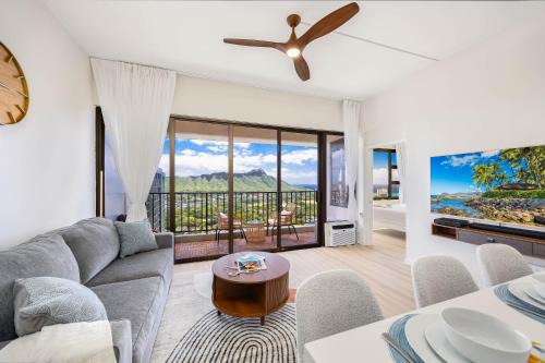 Waikiki Apartment | Remodeled Penthouse with Ocean & Diamond Head Views