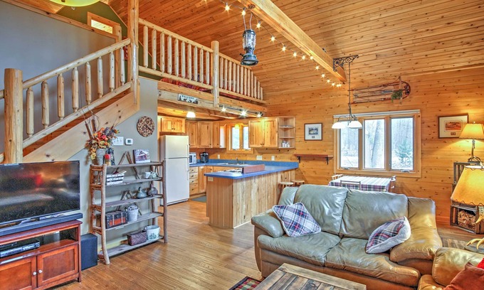 Pentwater Cabin | Remote Pentwater Cabin in the Woods: 5 Mi to Dtwn