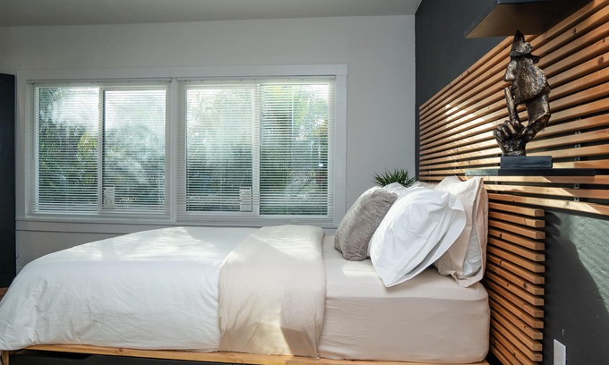 Highland Garden Condo | Renovated 1920'S Charming Industrial 2/2 Unit