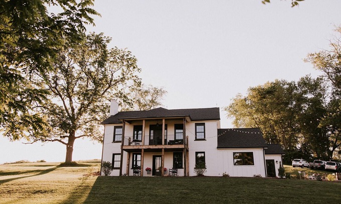 Sarver House | Renovated 4-bedroom Farmhouse