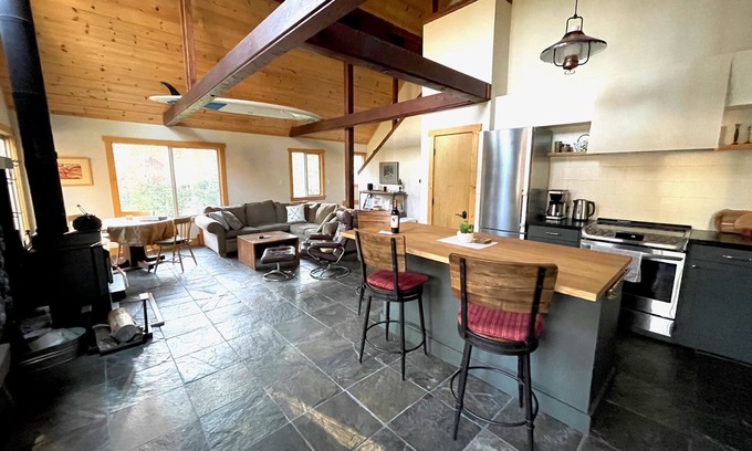 Serene Lakes House | Renovated and Uncluttered Cabin Near Sugar Bowl and Royal Gorge