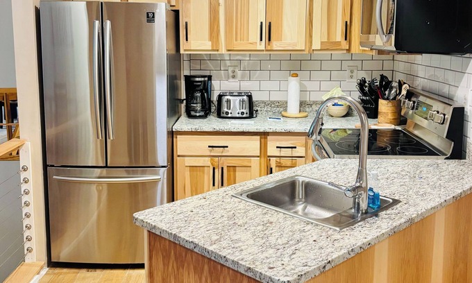 Bartlett Condo | Renovated Attitash Condo – Walk to Slopes & Saco River, Sleeps 8, Pool & More!
