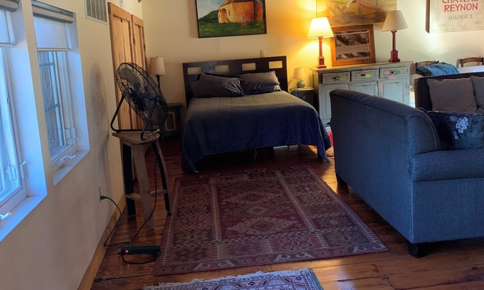 Stevensville House | Renovated barn with large backyard, grand piano and pet friendly