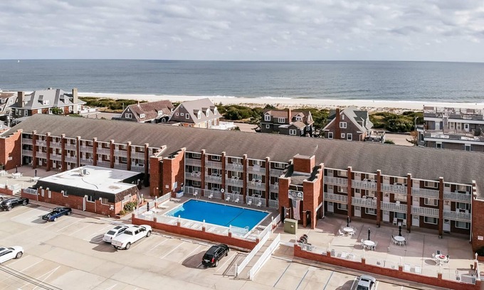 Admiral Estates Condo | Renovated Beach Block Condo now booking 2025!