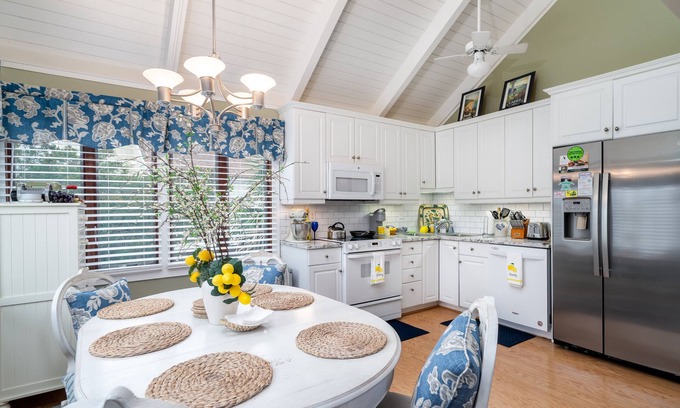 Sealoft Villas House | Renovated Cottage w/Golf Views! Close to Beach, Neighborhood Pool! Amenity Cards Available!