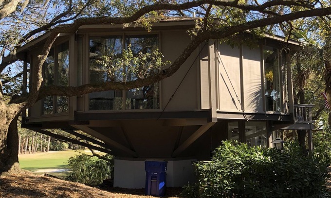 Seabrook Island Cottage | Renovated Cottage, Walk to Beach, VIEWS, Golf Course, 2 BR/2 BA, 4 Bikes, Grill