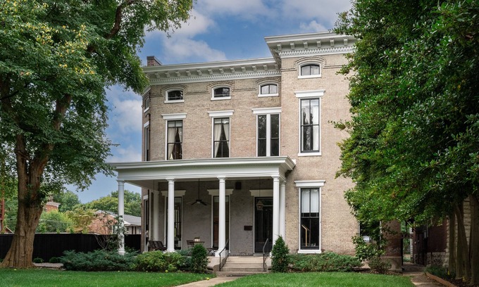 Old Louisville House | Renovated historic home on Millionaires row, 5 minutes to The Kentucky Derby