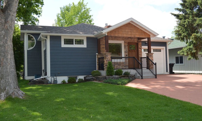 Billings House | Renovated home in vintage neighborhood, close to airport, hospitals, & downtown.