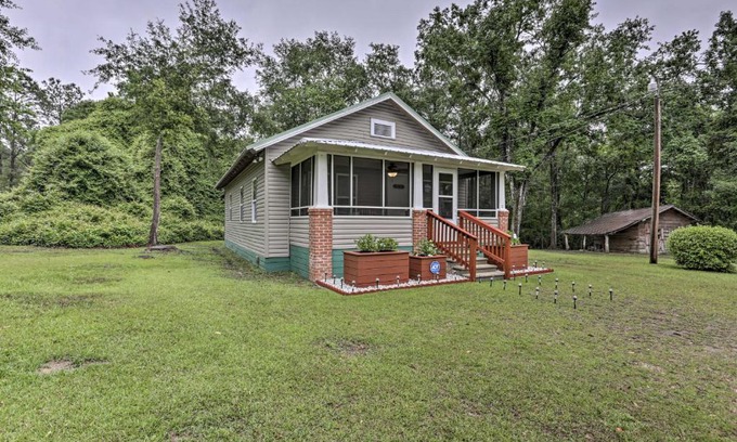 Quincy House | Renovated Home with Screened-In Patio on Hwy 90!