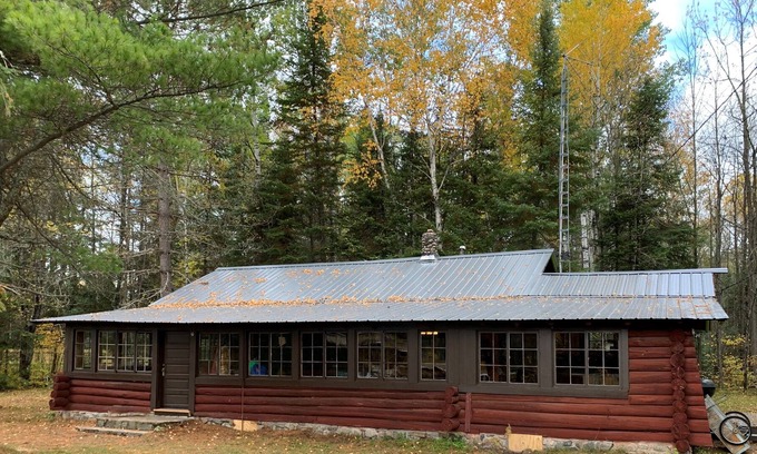 Crane Lake Cabin | Renovated Log Cabin on Crake Lake