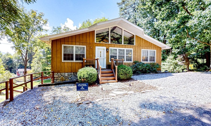 Lake Junaluska House | Renovated mtn-view home with grill, outdoor pool, golf, gym, fireplace, tennis