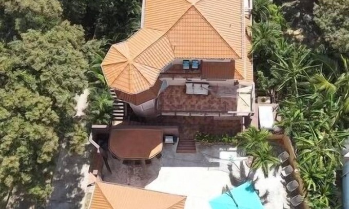 Antoneys Cay House | Renovated West Bay Resort-Like Luxury! Ocean Views, Pool/W-Fall, Walk to Beach!