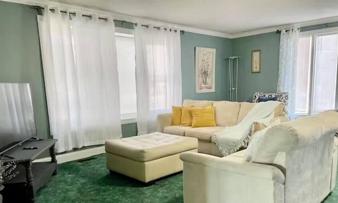 Acton House | Rent TWO unit In Indianapolis. Sleeps 10!