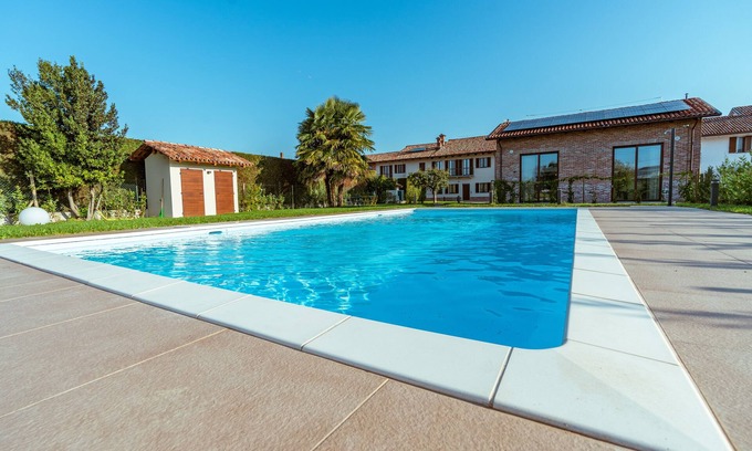 Castagnito House | Residence Corte Bellora With the Pool