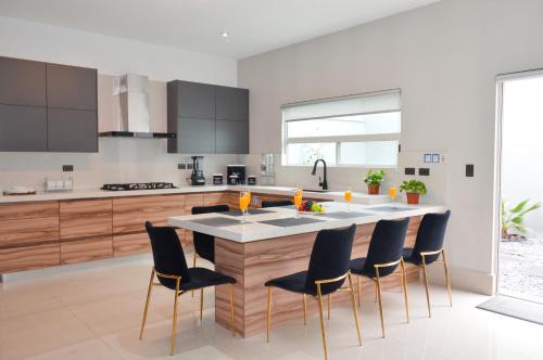Monterrey House | Residencia de Lujo Cumbres Elite Monterrey 6 personas