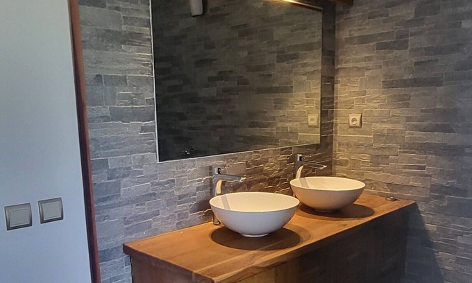 Ambondrona Apartment | RESIDNZE SUISSE Three fully-equipped apartments in a quiet location