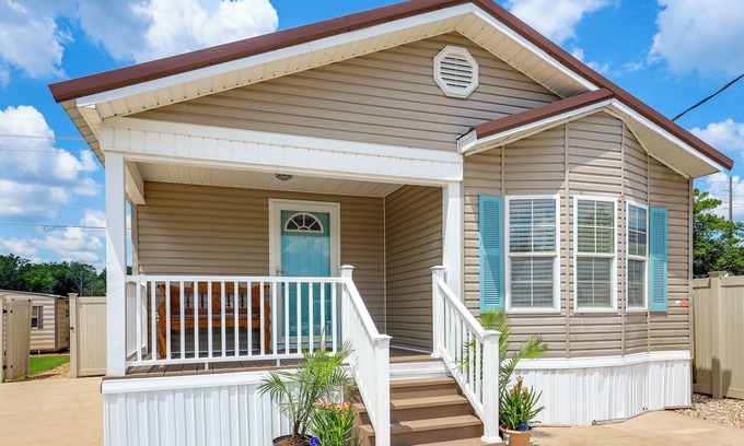 Elberta House | Resort Dock & Boat Ramp: Home w/Wolf Bay Access