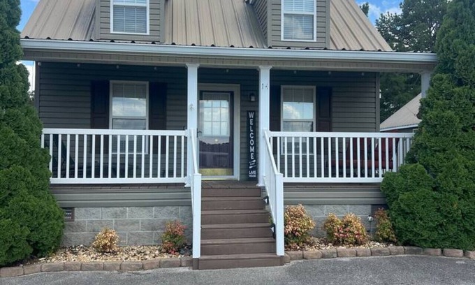 Iuka House | Resort Escape near Pickwick Lake