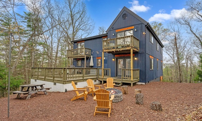 Basye House | Resort Getaway: Golf, BMX trail, Hot Tub & Arcade!