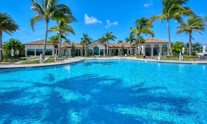 Nokomis House | Resort-style House on the lakefront