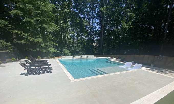 Providence Plantation House | Resort Style Pool in Boho mini mansion, 5 beds, TWO primary en-suites!