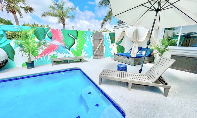 Butler Beach House | 🌴 Resort-Style Pool 🌴 Walk to Beach 🏖️ 3 King Bedrooms 🕹️ Arcade Games