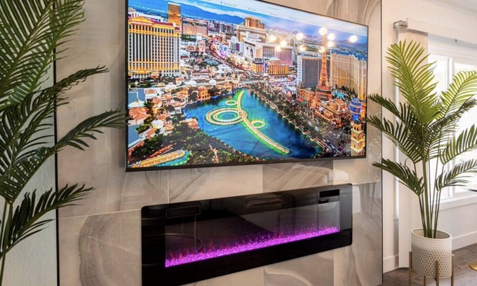 Las Vegas House | RESORT STYLE VILLA/POOL IN DOWNTOWN/MASTER CHEF KITCHEN/OFFICE