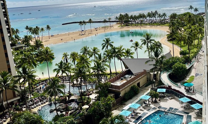 Waikiki Condo | Resort Style with Hula Show, Fireworks and even Tiki Torches!