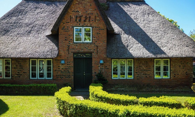 Keitum House | Restauriertes, Unter Denkmalschutz Stehendes Reetdach-einzelhaus der Extraklasse