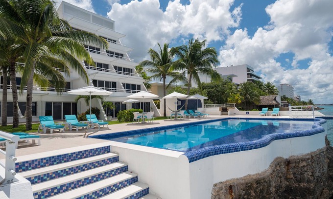 Zona Hotelera Norte Condo | Restful Oceanfront 1BR, Northshore, Low Density building with only 12 condos.