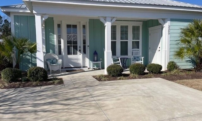 North Myrtle Beach Cottage | Retreat 2209 - Adorable Cottage in Barefoot Resort