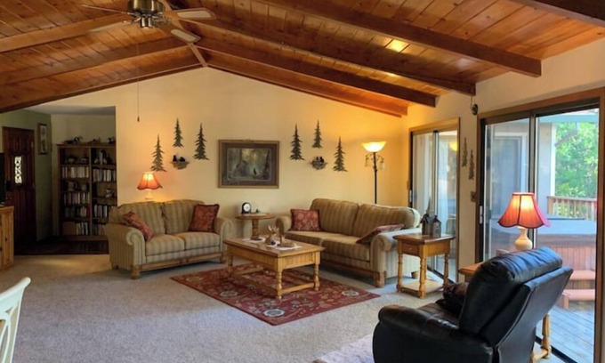 Glencoe House | Retreat 35 ml to Kirkwood Ski Resort – Scenic Drives & Hiking Trails Nearby