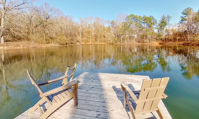 Hixson Cottage | Retreat by the water with a hot tub, washer/dryer, and central air-conditioning