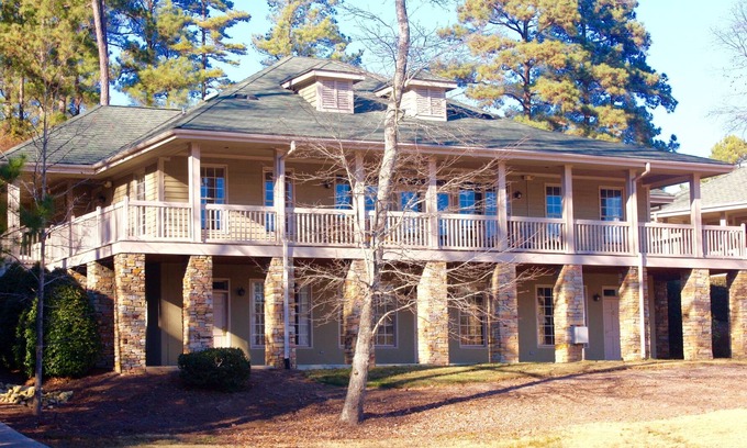 Chapel Hill House | Retreat Lodge on gated Golf Course! - 10 Mins to UNC/Fine Dining/Shops