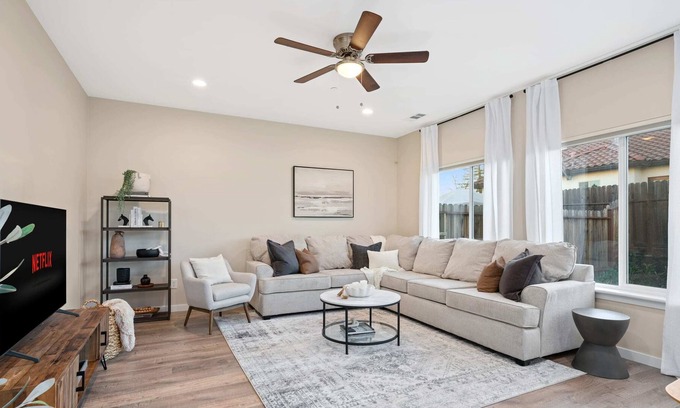 Sacramento House | Retreat to a Cozy 3BR Home in Central Sacramento