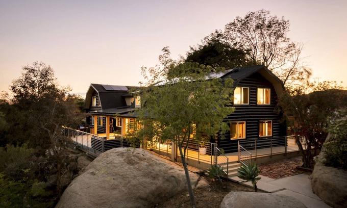 Canoga Park House | Retreat to the Rocks – Historic Film & Music Getaway