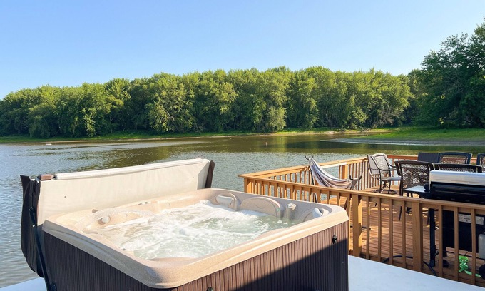 East Dubuque Apartment | Retro floating cabin on river backwaters. HOT TUB!