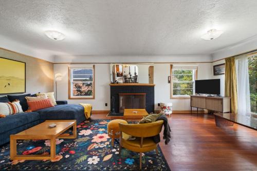 Starcrest House | Retro Getaway In Hazel Dell